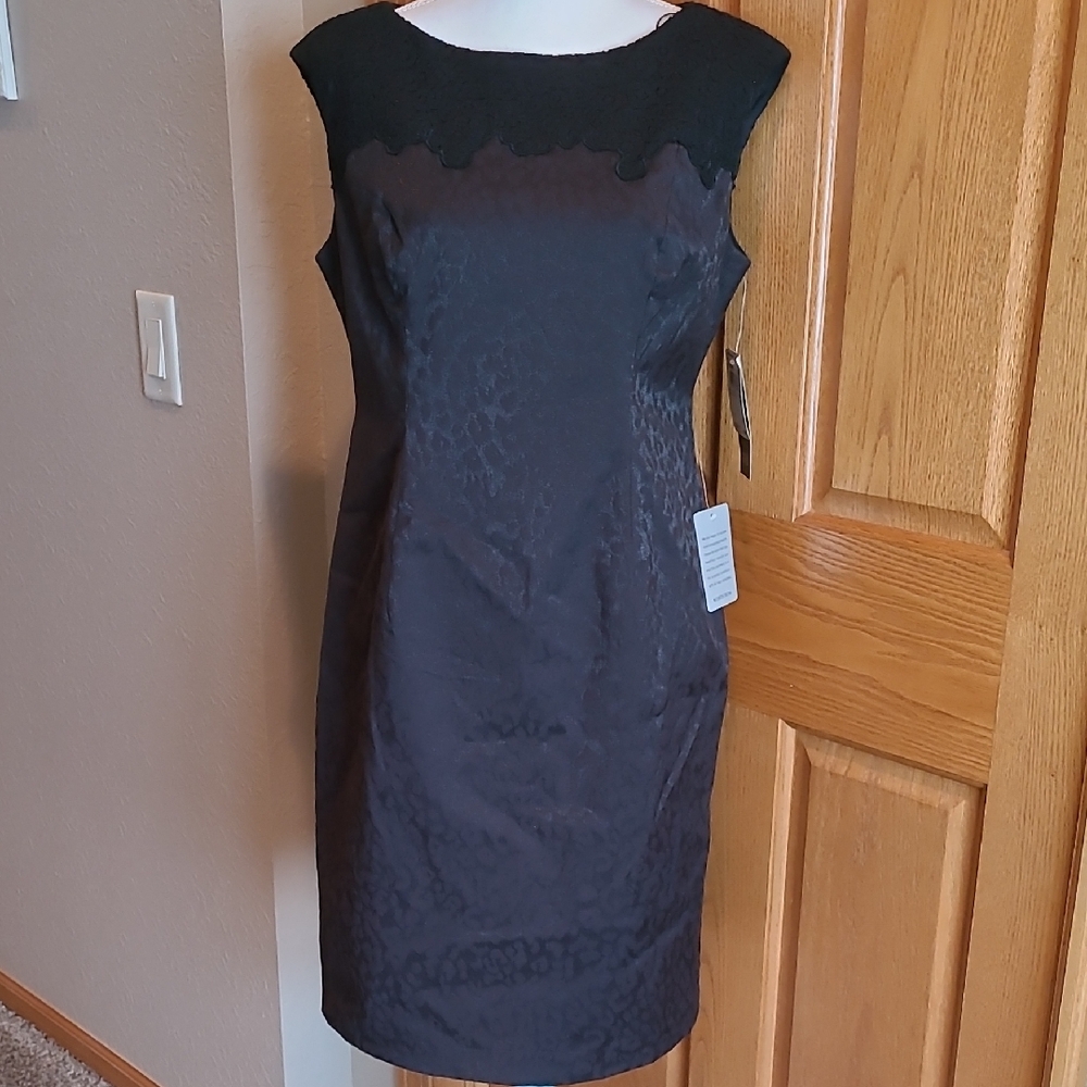 Adrianna Papell Black Lace Yoke Sleeveless Cocktail Dress Size 12 NWT
